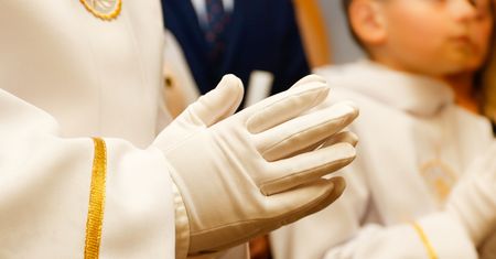 Nie posłała syna do komunii. Przeszedł postrzyżyny