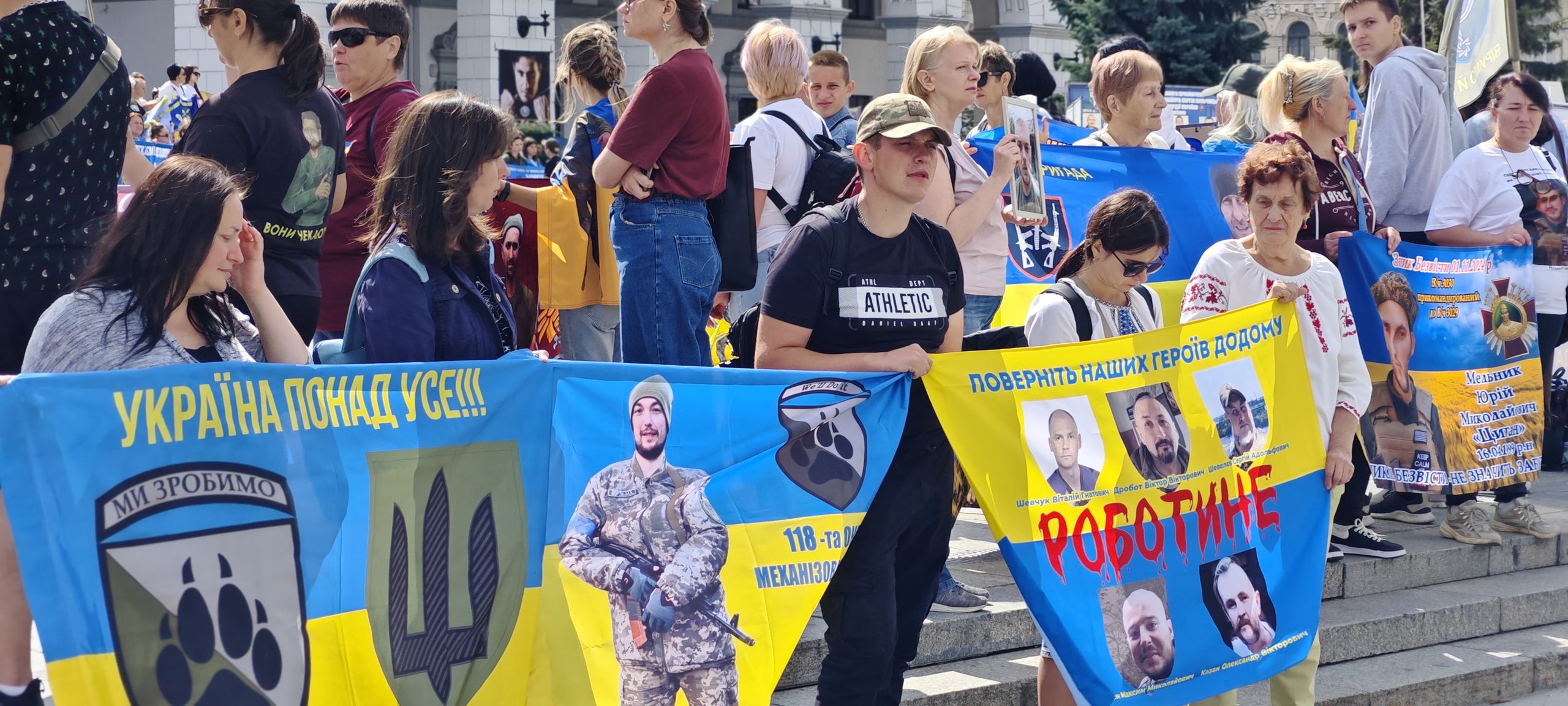 Wiec rodzin zaginionych żołnierzy
