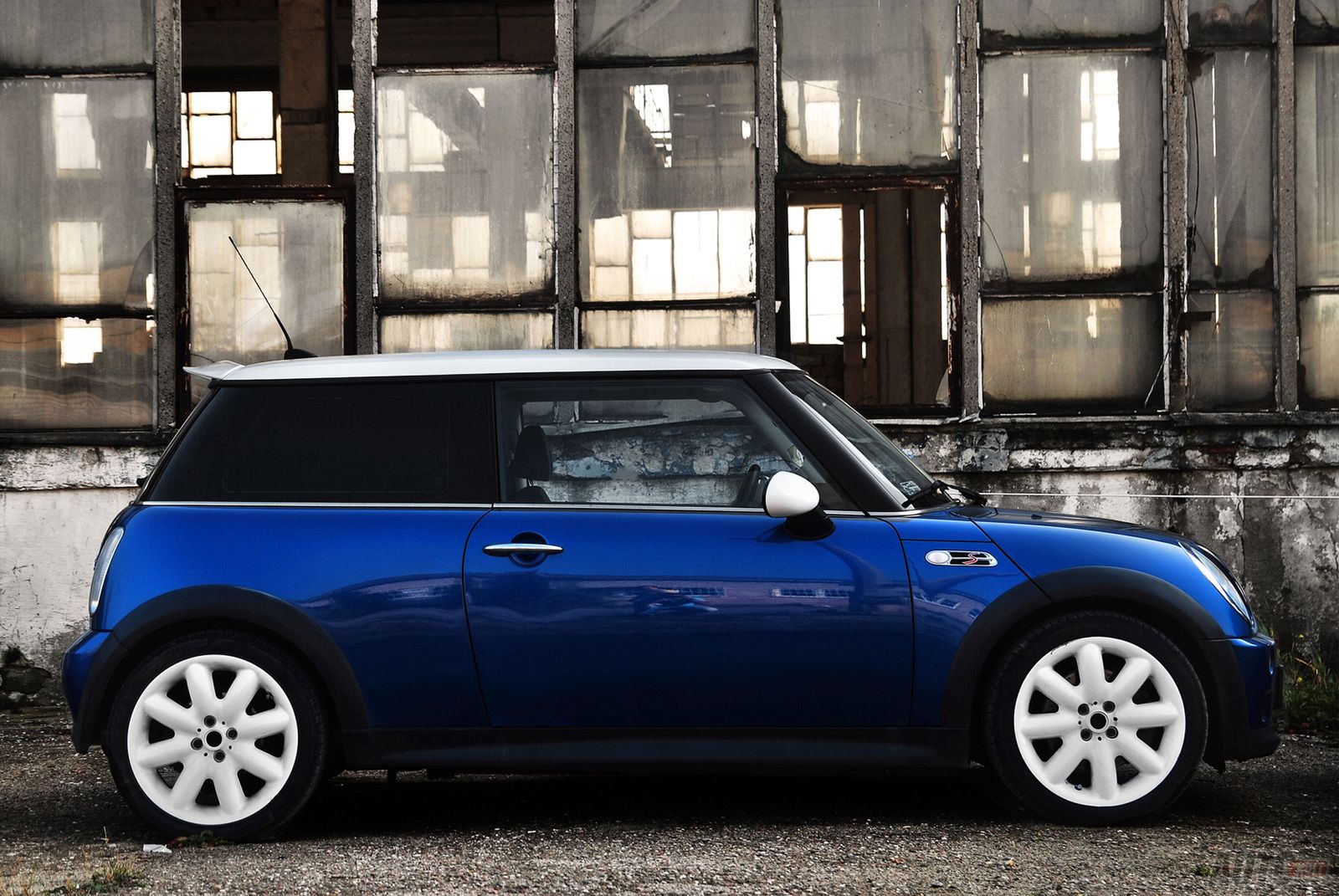 Volkswagen Beetle Sport 2,0 TSI DSG vs. Mini Cooper S