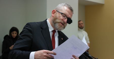 "Matrix w uniwersum naszej polityki". Fala komentarzy ws. procesu Brauna