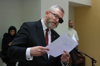 "Matrix w uniwersum naszej polityki". Fala komentarzy ws. procesu Brauna