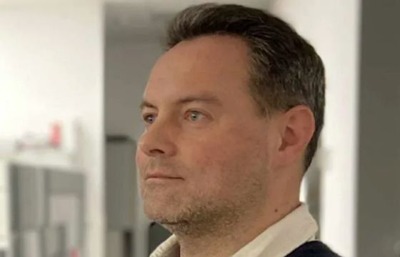 Były wicenaczelny "Wyborczej" poza mediami. Rozwija własny serwis i pisze książkę