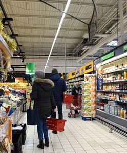 Pierwszy sklep znalazł sposób na zakaz handlu w niedziele. Zamienił się w dworzec