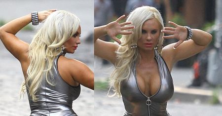 Żona Ice-T pozuje w bikini! (ZDJĘCIA)