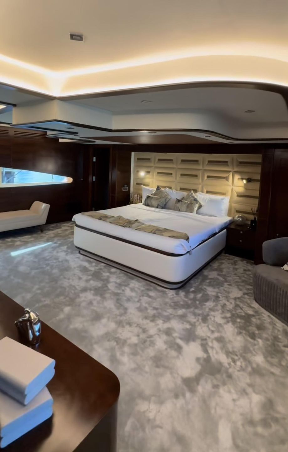 Friz świętował 28. urodziny na luksusowym jachcie w Dubaju