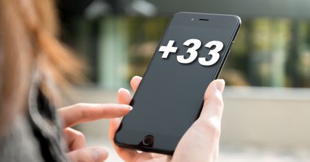 SMS z kierunkowego +33. "Paczka podlega opłacie celnej"