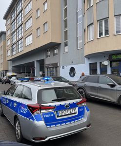 Ciało w mieszkaniu w Warszawie. Na miejscu zaroiło się od służb