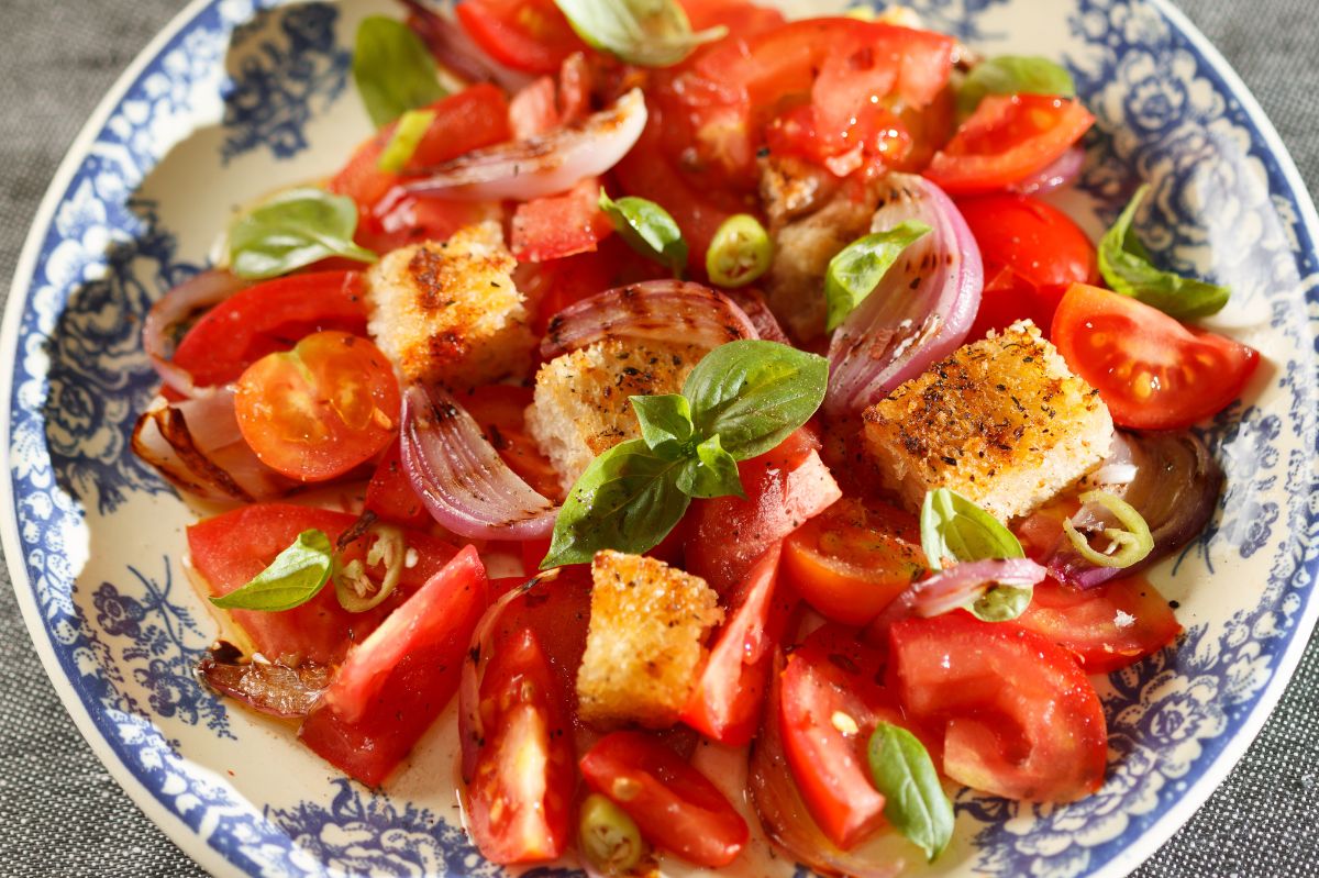 Timeless taste of Tuscany: Crafting the perfect Panzanella salad