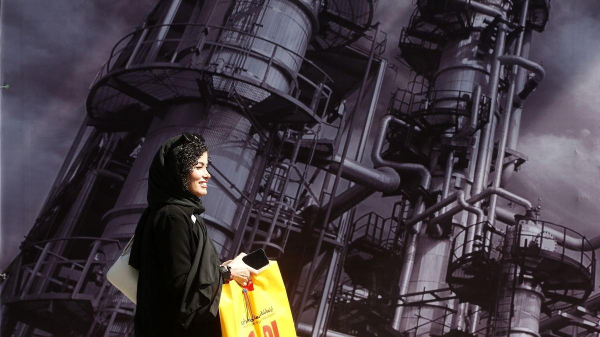 TEHRAN, IRAN - MAY 08: The 29th International Oil, Natural Gas, Refinery and Petrochemical Exhibition held within Iran Oil Show 2025 with the participation of more than 2 thousand local and foreign companies in Tehran, Iran on May 08, 2025. (Photo by Fatemeh Bahrami/Anadolu via Getty Images)