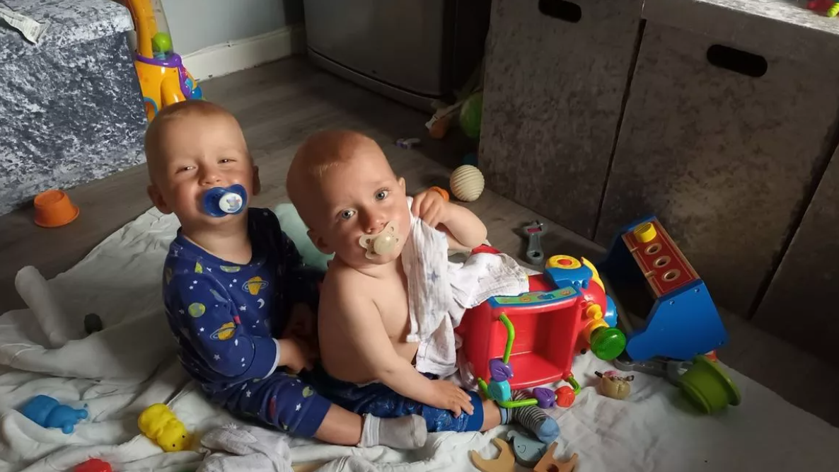 Bliźniacy zmarli w odstępie sześciu tygodni. Wszystko przez rzadką chorobę
