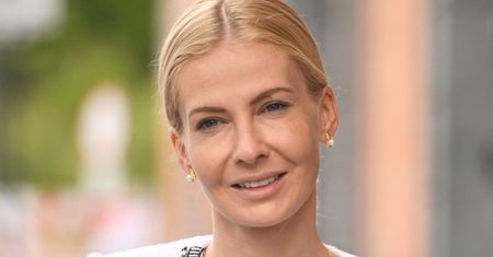 Edyta Pazura pozuje topless na Sri Lance. Uwagę zwracał tatuaż (FOTO)
