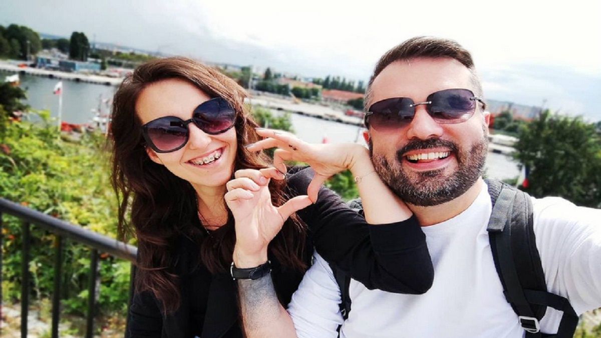 Wiadomo, dlaczego Karol ze "Ślubu..." jest z Laurą. Wszystko przez jedną rzecz