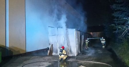 Makabryczne odkrycie w śmietniku obok galerii handlowej w Ostródzie