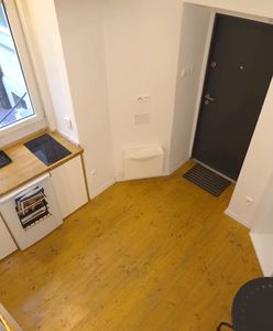 Byliśmy w najmniejszej kawalerce w Warszawie. Życie na 11 mkw.