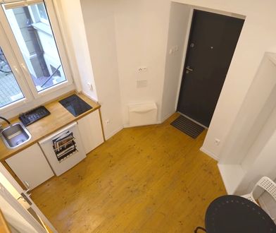 Byliśmy w najmniejszej kawalerce w Warszawie. Życie na 11 mkw.