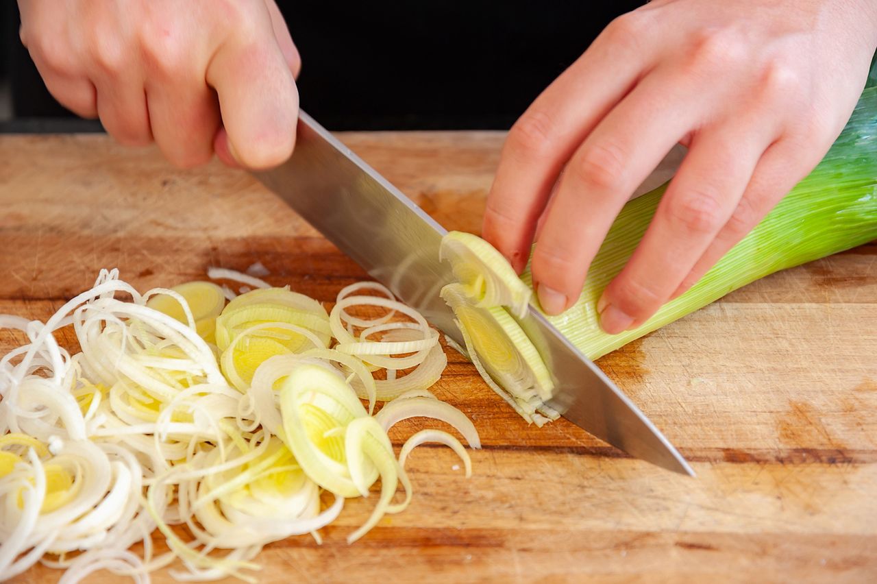 Błyskawiczna sałatka z pora. Każdy prosi o przepis