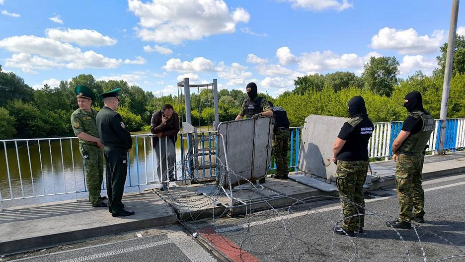 Mężczyzna miał grozić, że skoczy z mostu