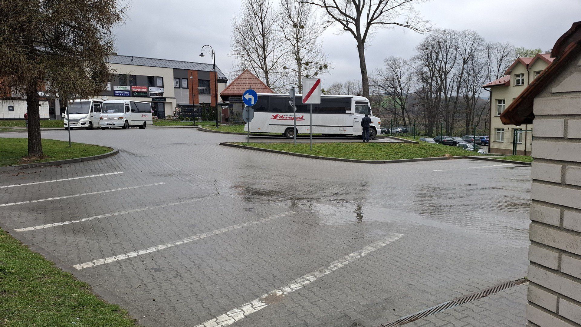 Ponad cztery miliony złotych trafiło do gminy Bobowa. W planach duży parking i stacja ładowania