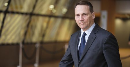 Sikorski rozmawiał z Rosjanami. "Nie możemy podejmować ryzyka"