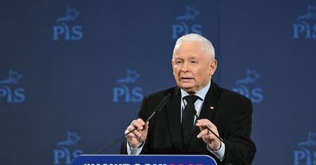 Kaczyński nagle przerwał wystąpienie. "Może wezwijcie pogotowie"