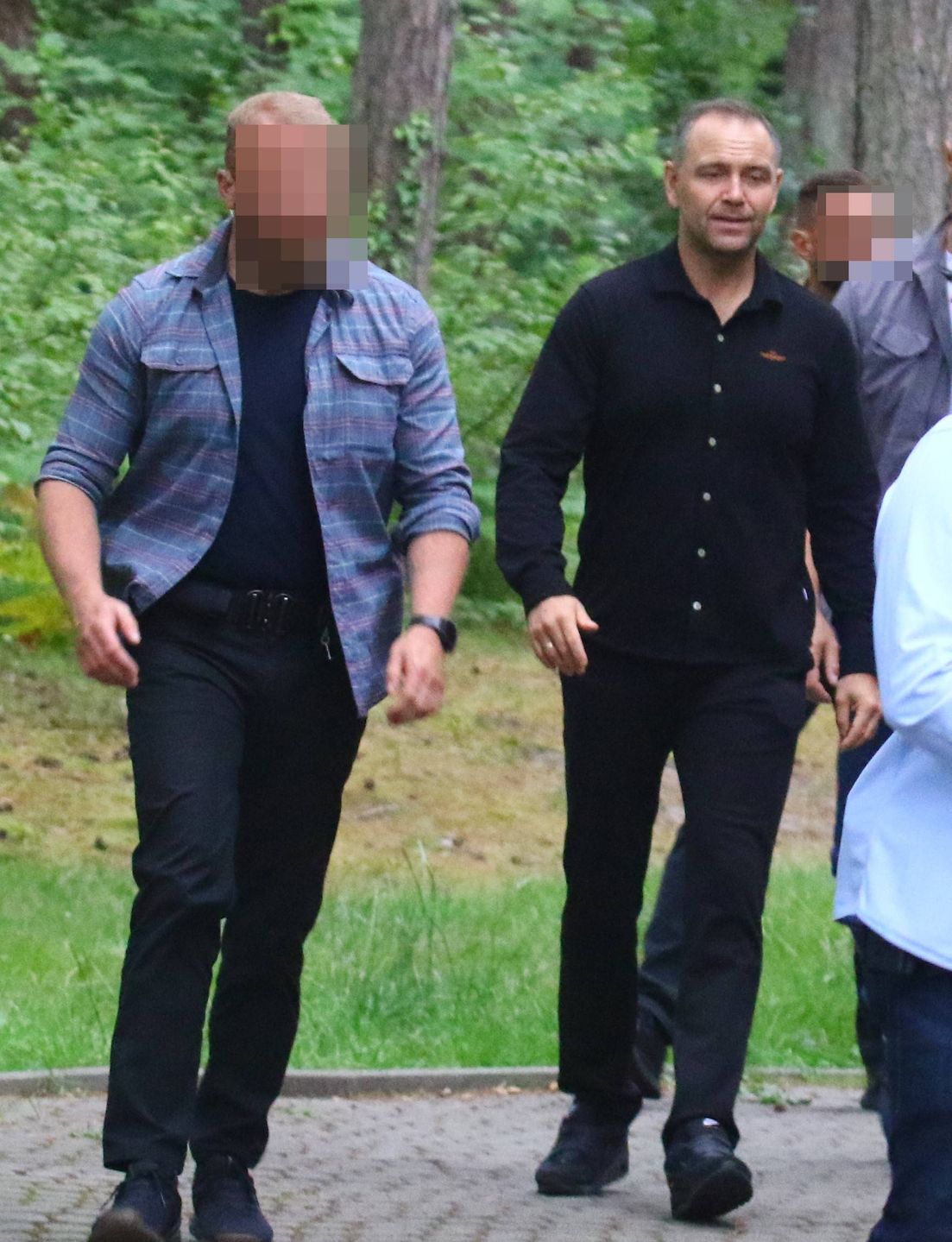 Karol Nawrocki wybrał się z żoną i córką do kościoła w Juracie