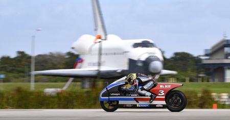 Max Biaggi pobił rekord prędkości dla motocykli elektrycznych. Voxan Wattman jeszcze szybszy