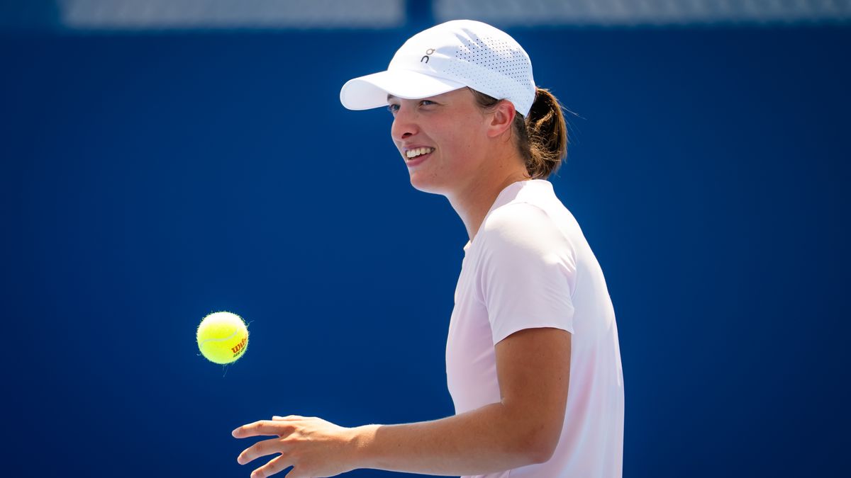 MASON, OHIO - AUGUST 07: Iga Swiatek of Poland during practice on Day 1 of the Cincinnati Open at Lindner Family Tennis Center on August 07, 2025 in Mason, Ohio (Photo by Robert Prange/Getty Images)