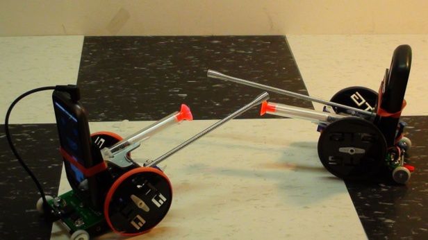 Pojedynek cellbotów rodem ze średniowiecza [wideo] 1