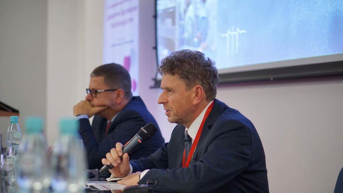 Prof. Maciej Lesiak jest kardiologiem