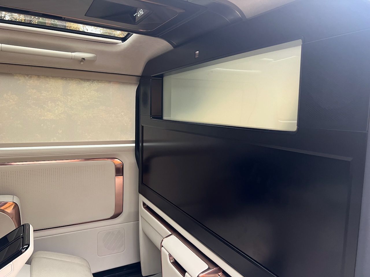 Lexus LM 350h AWD 