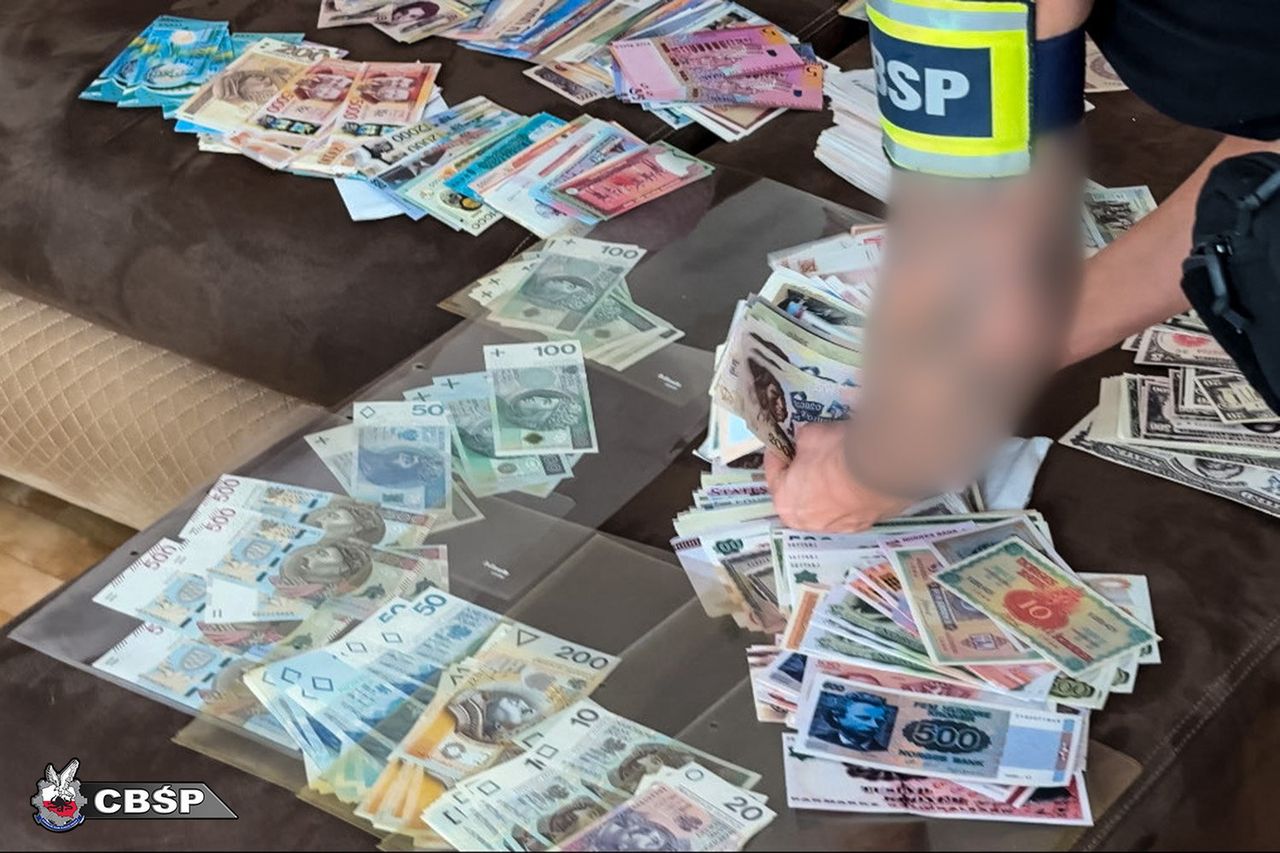 Fabryka pieniędzy w Małopolsce. CBŚP rozbiło domowego fałszerza banknotów