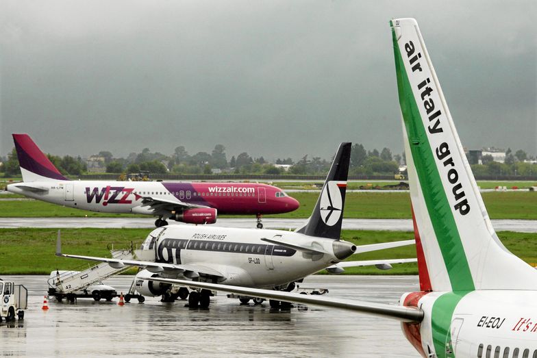 Ogon samolotu Air Italy Polska na Lotnisku Chopina w Warszawie