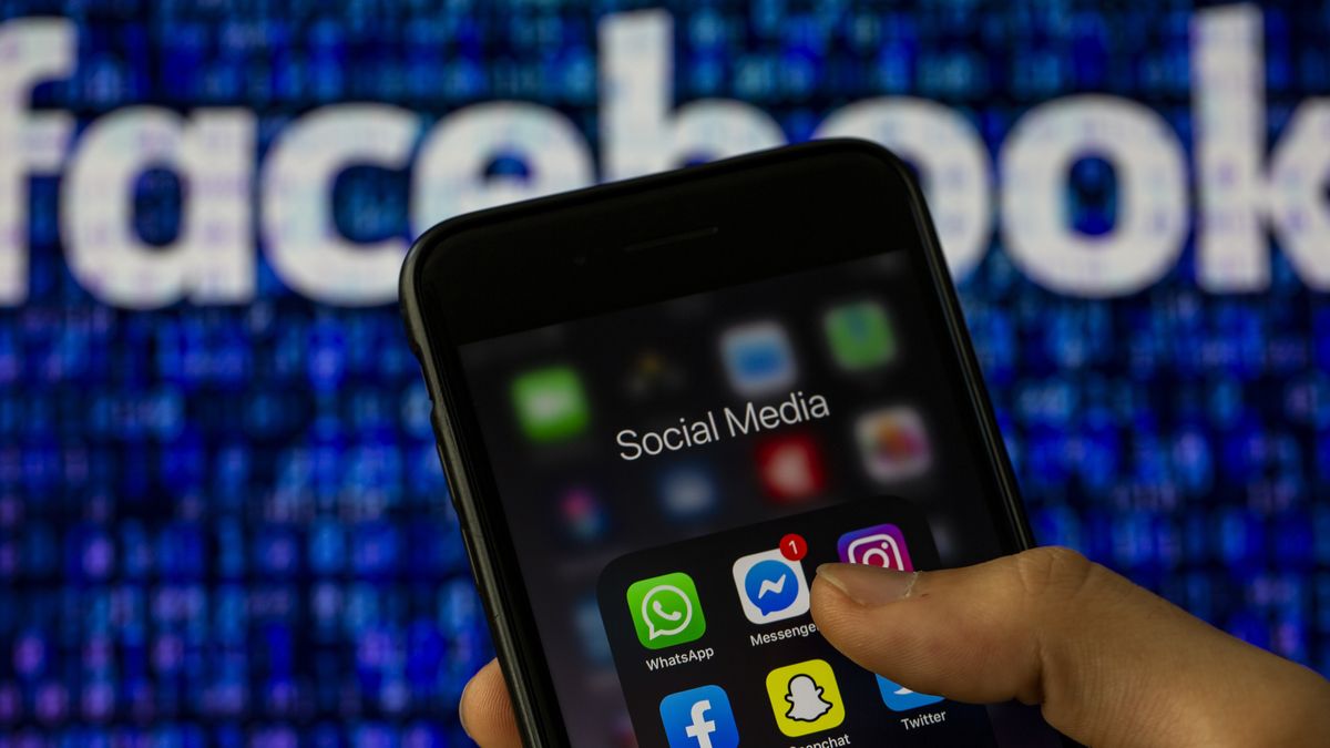 ANKARA, TURKEY - JANUARY 14: Logos of Facebook Messenger, Instagram, WhatsApp, Facebook, Snapchat and Twitter are seen in Ankara, Turkey on January 14, 2020. (Photo by Muhammed Selim Korkutata/Anadolu Agency/Getty Images)