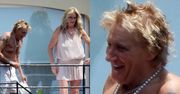 Obwieszony perłami Rod Stewart świeci nagą klatą na wczasach w Portofino. 80-latkowi towarzyszyła trzecia żona
