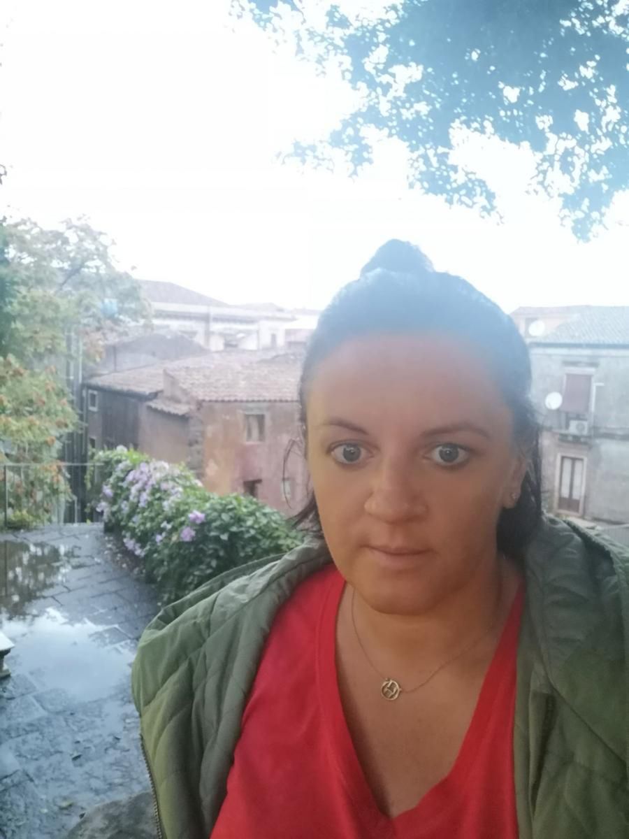 Ela po przejściu COVID-19 nadal zmaga się z bólami brzucha