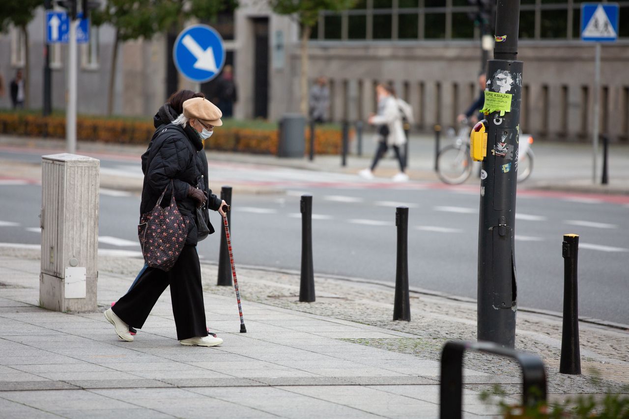 Oszuści wykorzystują seniorów. Wyłudzili prawie 86 mln złotych