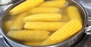 Przetestowała 6 sposób na zrobienie kukurydzy. Werdykt najlepszego zaskakuje