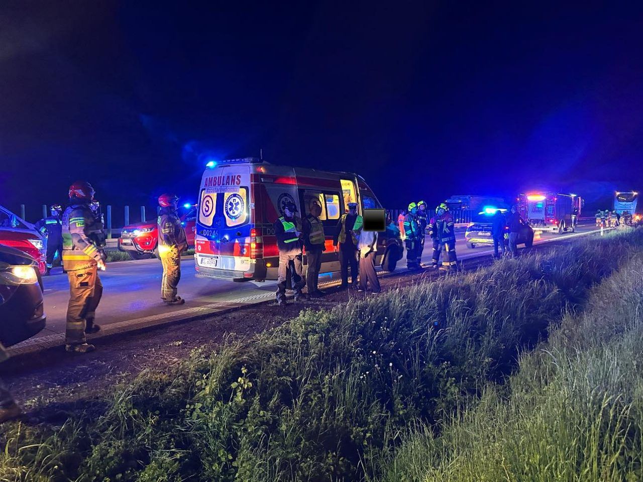(fot. PSP Jawor) Wypadek autokaru z amerykańskimi żołnierzami 