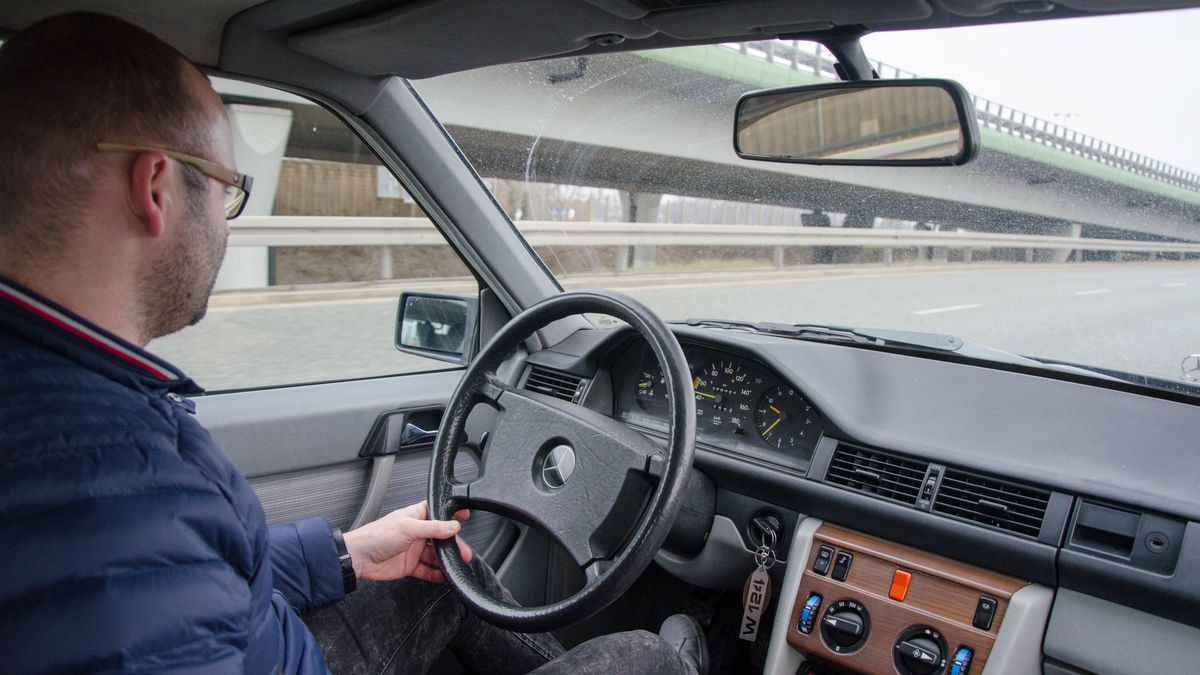 Wspomaganie kierownicy w starszych autach jest realizowane układem hydraulicznym.