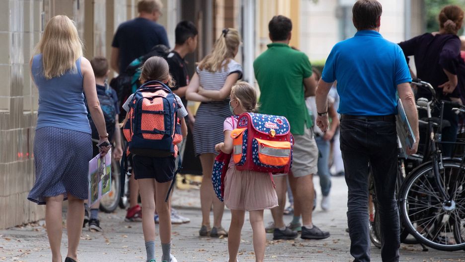 Berlin, dzieci idą do szkoły