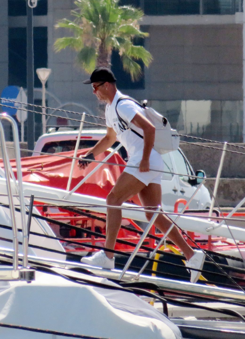Cristiano Ronaldo i Georgina Rodriguez opalają boskie ciała na jachcie za 29 milionów złotych