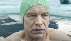 Michał Żebrowski kąpie się w przeręblu w reklamie McDonald’s