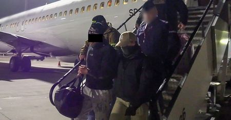 Zatrzymanie "Smoka" i Eweliny J. – poszukiwani przestępcy sprowadzeni do Polski