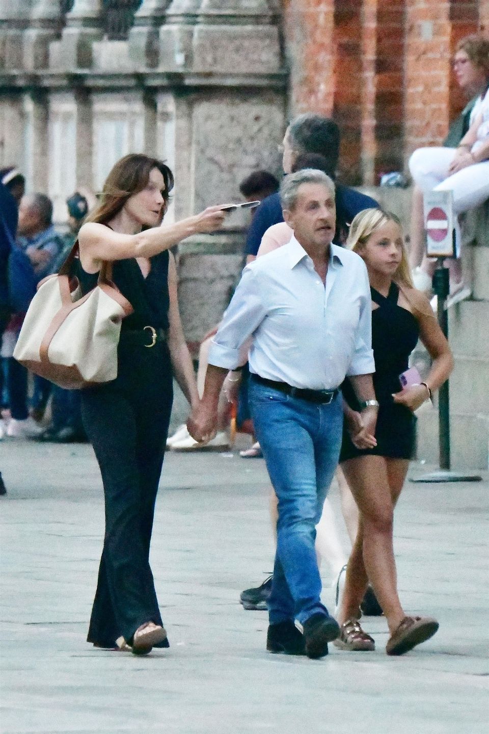 Nicolas Sarkozy z żoną i córką we Włoszech