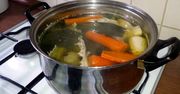 Lekarka ostrzega. Nagminny błąd w czasie gotowania rosołu