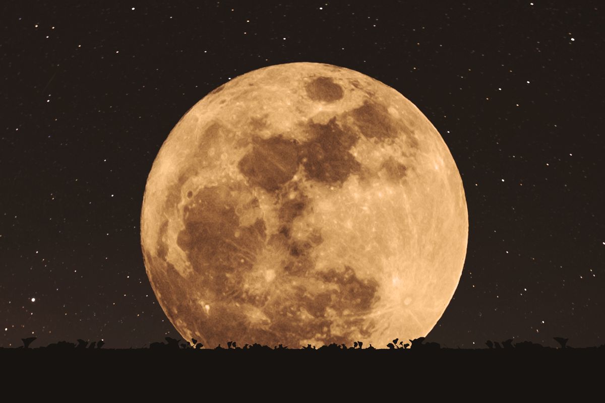 Kwiatowa Pełnia Księżyca zdarza się rzadko, bo tylko raz w roku (zdjęcie ilustracyjne)