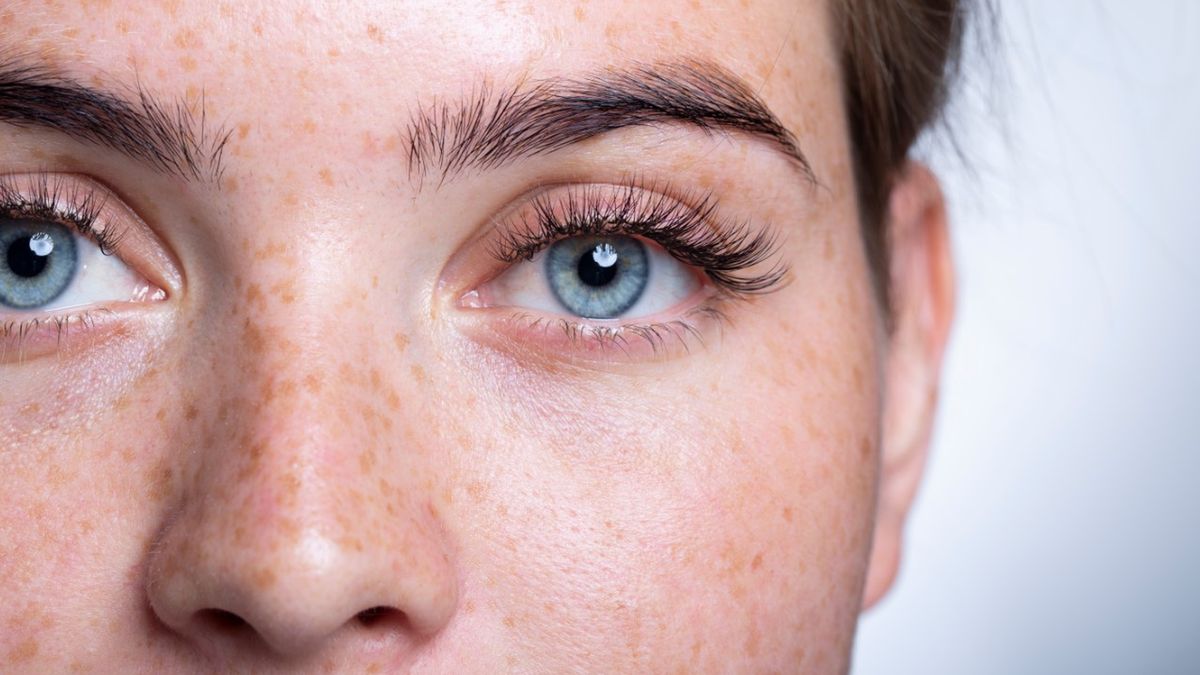 Kolory oczu to cecha poligeniczna uzależniona od wielu genów, ale i rodzaju oraz ilości pigmentów w tęczówce.