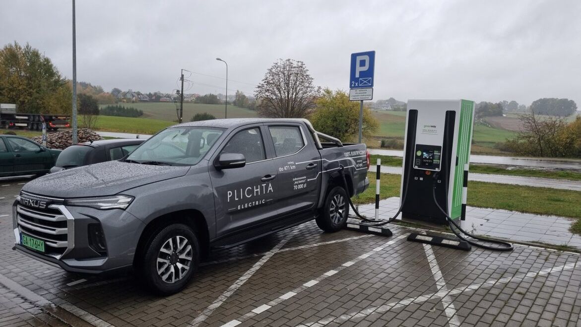Ładowanie podczas deszczu czy burzy? Dla elektryka to nie proble