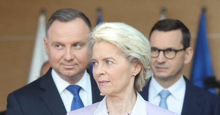 "Blamaż KE". Niemcy piszą o "zagrożeniu dla Polski"