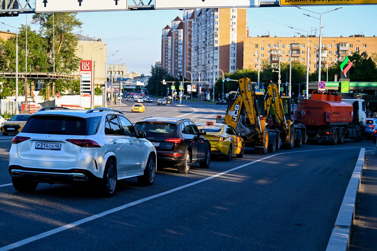Ukraińskie drony uderzają w rafinerie. W Rosji brakuje paliwa, rosną ceny